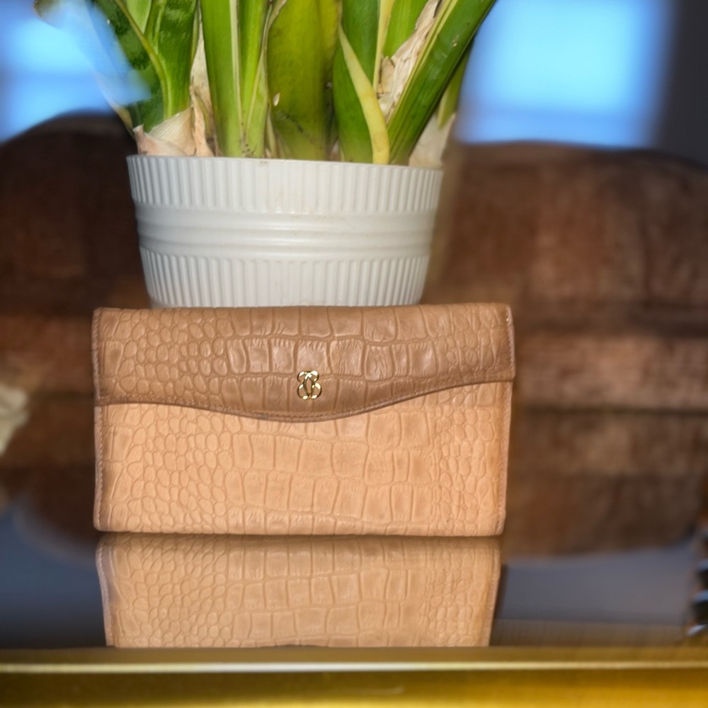 Buxton Gaitor  Embossed Brown Clutch